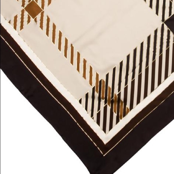 Burbery Brown And Cream Scarves. - Picture 4 of 6